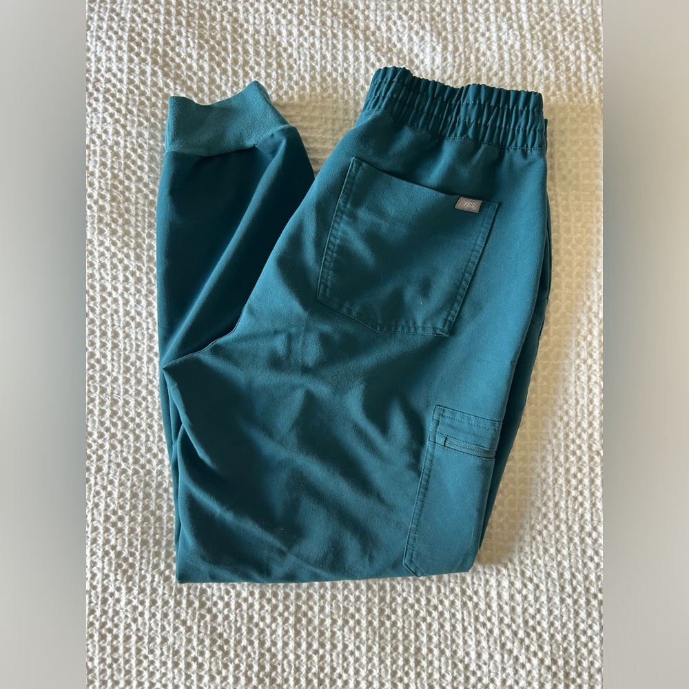 FIGS joggers - Caribbean blue.